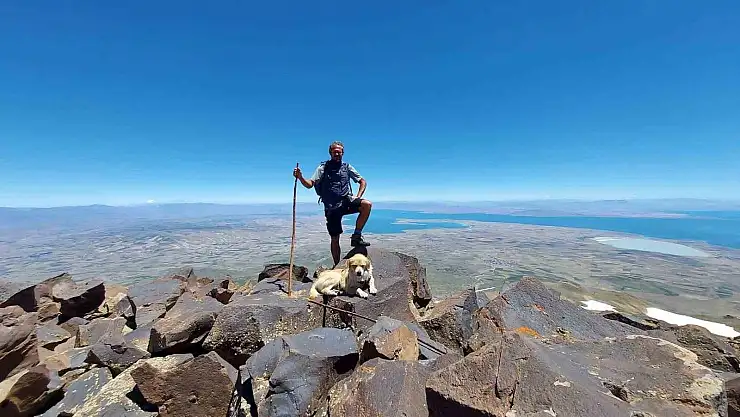 Alman turistler Süphan Dağı'na tırmandı