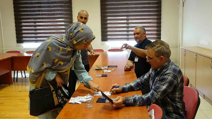 Van'da İran Cumhurbaşkanlığı için oy kullanma işlemi başladı