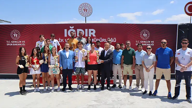 Iğdır'da 4. Kayısı Cup Tenis Turnuvası tamamlandı