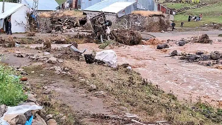 Erzurum'da sağanak yağış sele neden oldu