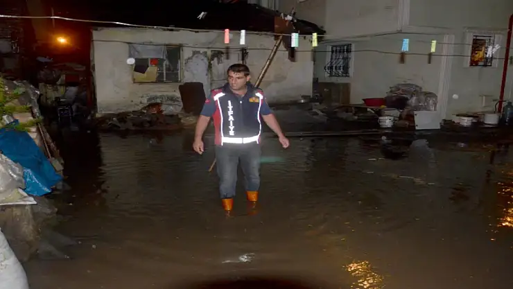 Sağanak yağış Ağrı ve Kars'ta etkili oldu