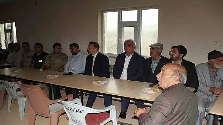 Vali Çakır sel felaketinin yaşandığı köyde