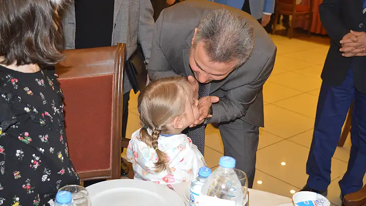 Ağrı'da koruyucu aileler için iftar programı düzenlendi