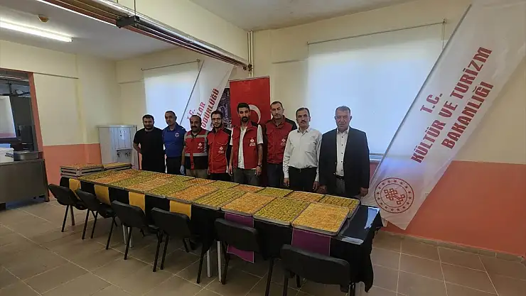 Bitlis'te hükümlülere baklava ikramı
