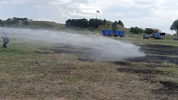 Şehitlik önündeki yangın kontrol altına alındı