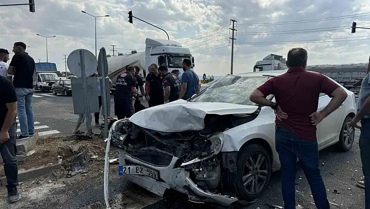Diyarbakır'da iki otomobil birbirine girdi: 4 yaralı
