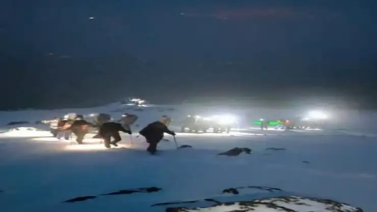 15 Temmuz anısına 13 yaşında Ağrı Dağı'na zirve yaptı