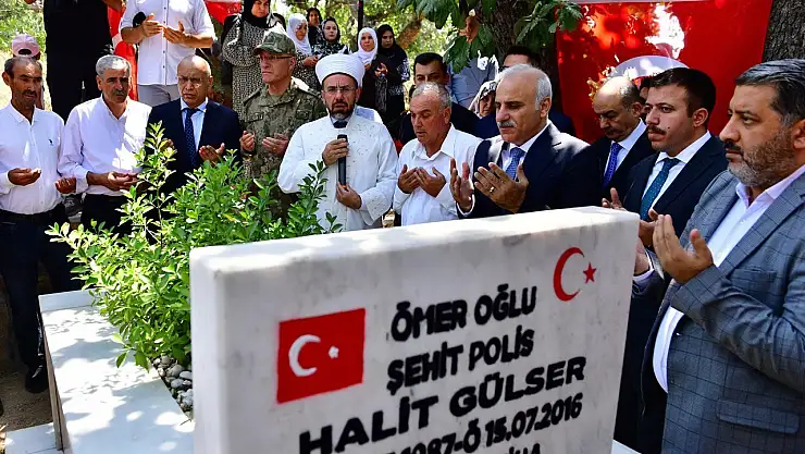 Diyarbakır'da 15 Temmuz Şehitleri kabirleri başında anıldı