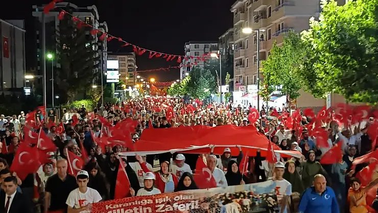 Van'da binlerce kişi '15 Temmuz' yürüyüşüne katıldı