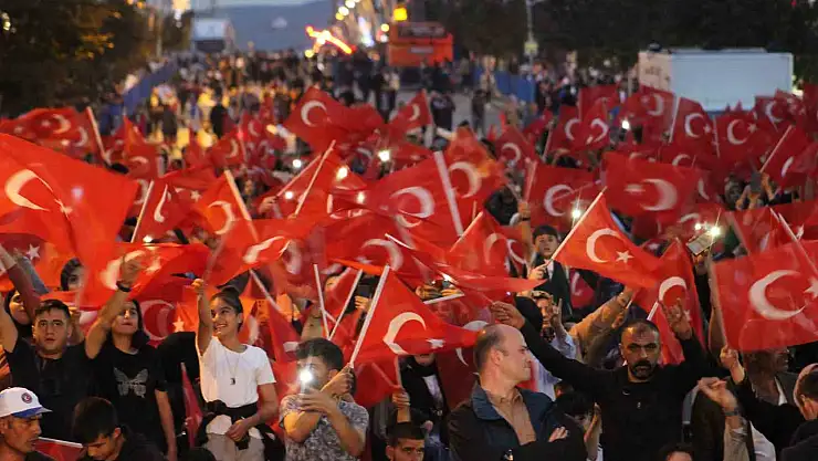 Erzurum'da 15 Temmuz etkinliğinde coşkulu kalabalık