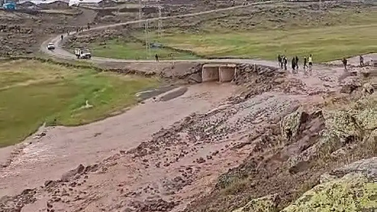 Erzurum Tekman'da sel arazilere büyük zarar verdi