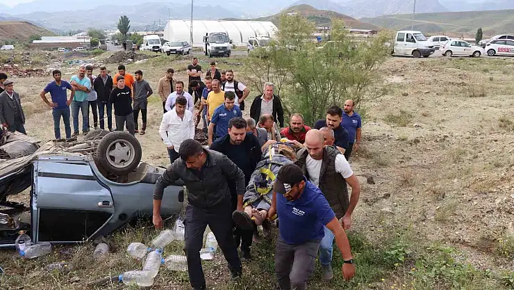 Erzurum'da otomobil ile kamyon çarpıştı: 3 yaralı