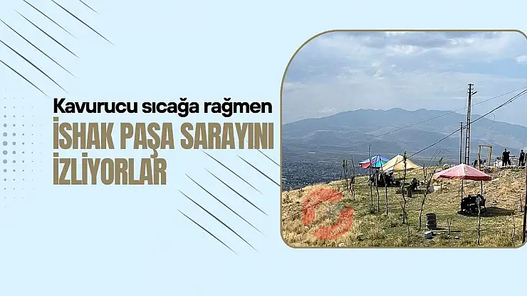 İshak Paşa Sarayı'nın Karşısında Turistlerin Keyifli Anları