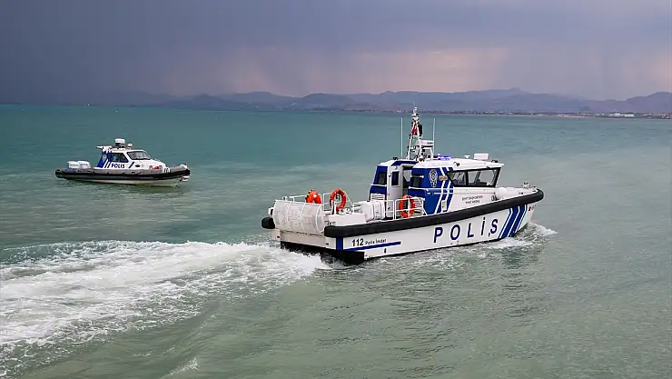 Van Gölü'nün cankurtaranları
