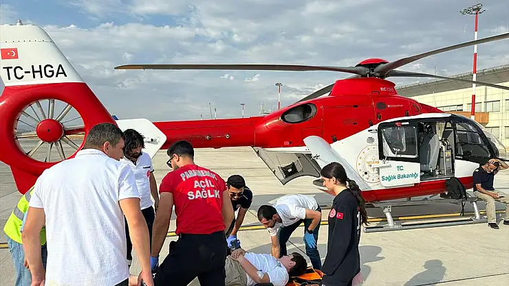 Van'da 12 yaşındaki çocuk ambulans helikopterle hastaneye yetiştirildi