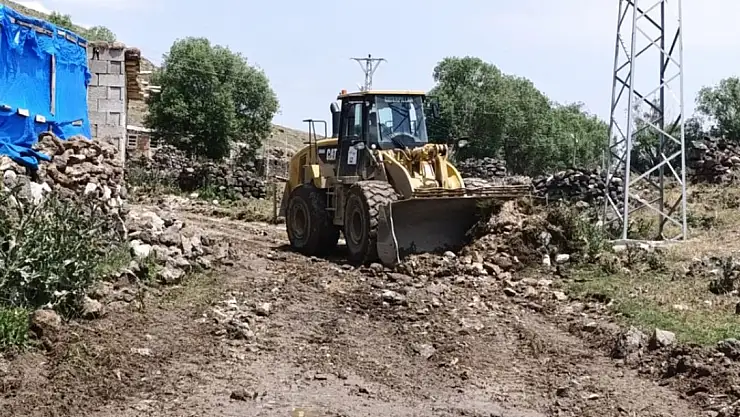 Van'da taşkınların zarar verdiği mahallelerde çalışmalar sürüyor
