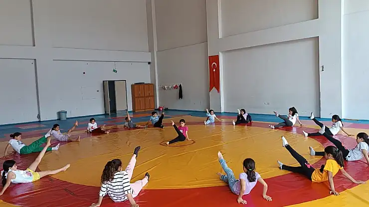 Ağrı'da kızlar jimnastiği seçti