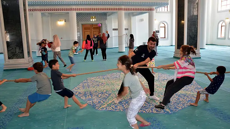 Muş'ta Kur'an kursundaki çocuklar doyasıya eğlendi