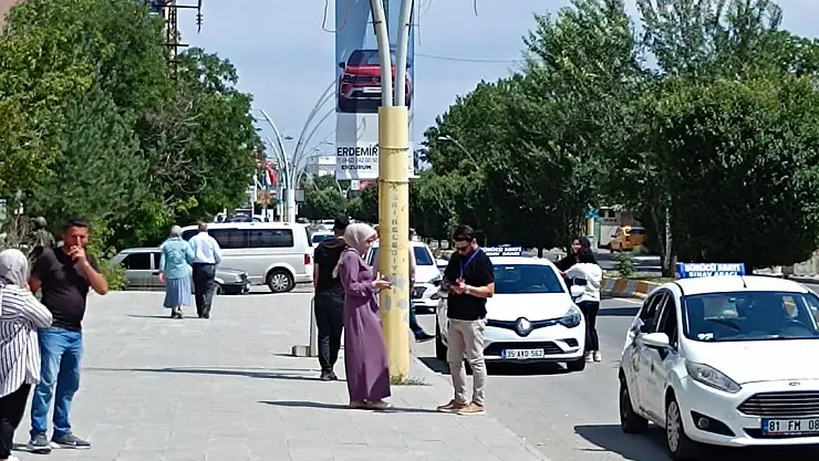 Ağrı'da Ehliyet Stresine Çay Molası