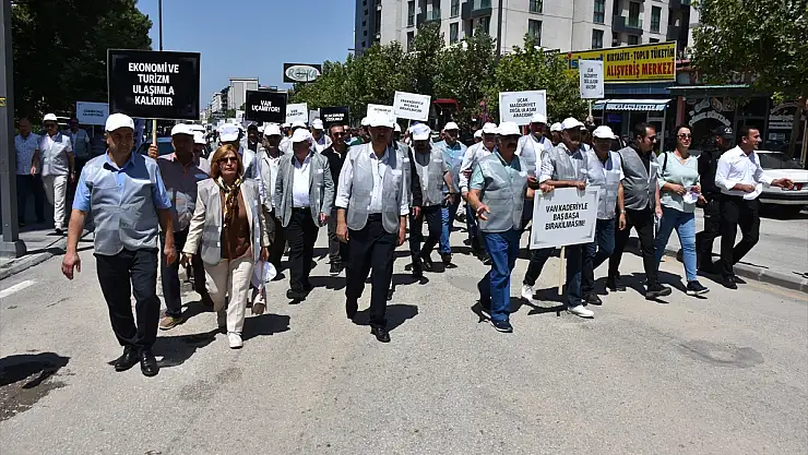 Van'da uçak seferleri protesto edildi