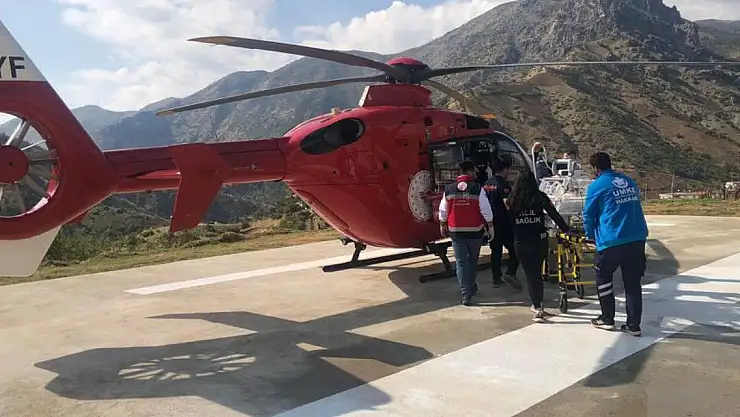 Van'da ambulans helikopter yüksekten düşen çocuk için havalandı