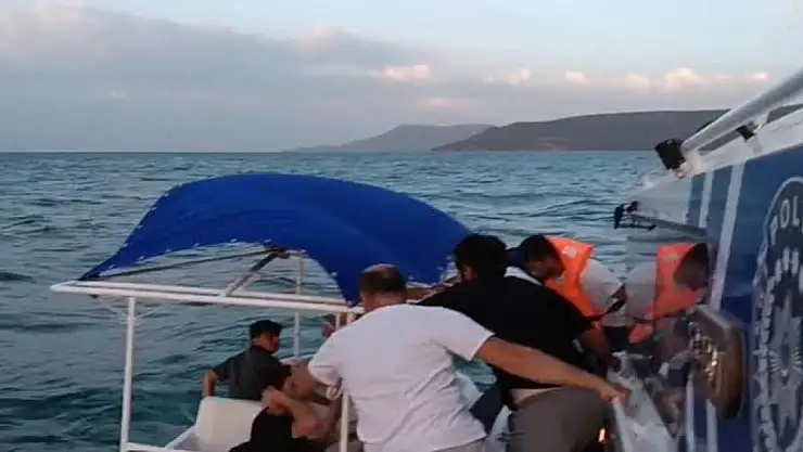 Van Gölü'nde mahsur kalan 2 çocuğu gemi adamları kurtardı
