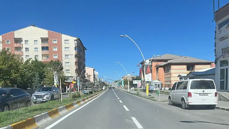 Ağrı'da yollara şerit çekildi