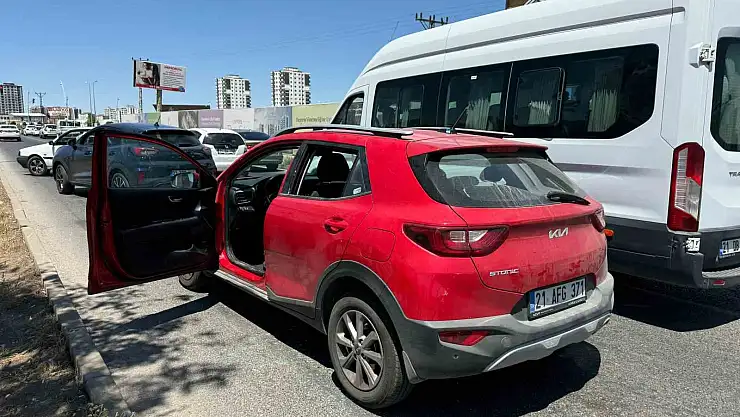 Diyarbakır'da trafikte fenalaşan genç kız hastaneye kaldırıldı
