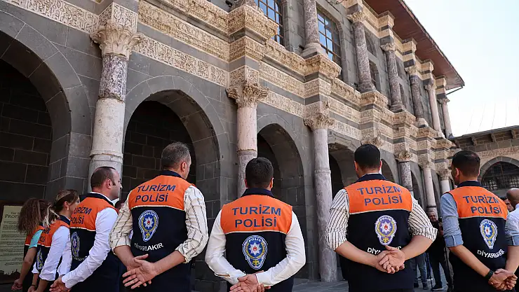 Diyarbakır'da Turizm Polisi 5 dilde turistleri ağırlıyor