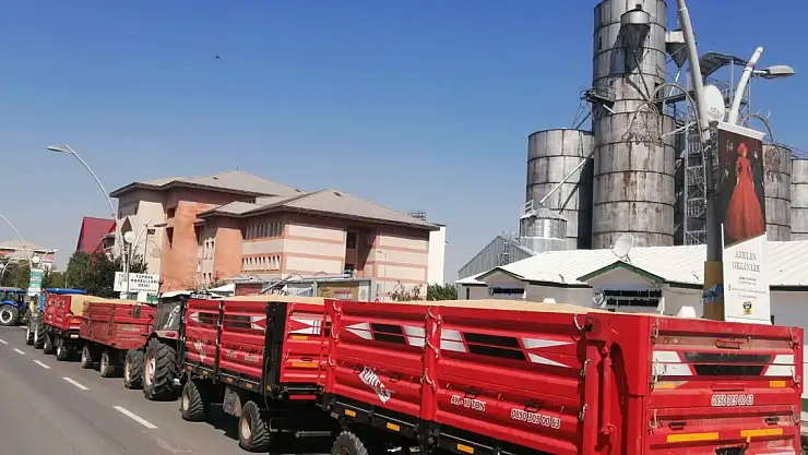 Ağrı'da çiftçinin ofis önünde bekleyişi başladı