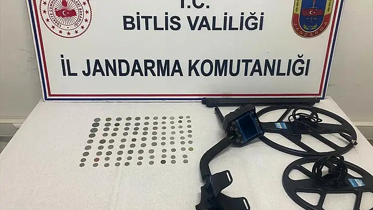 Bitlis'te tarihi eser operasyonu: 97 sikke ele geçirildi