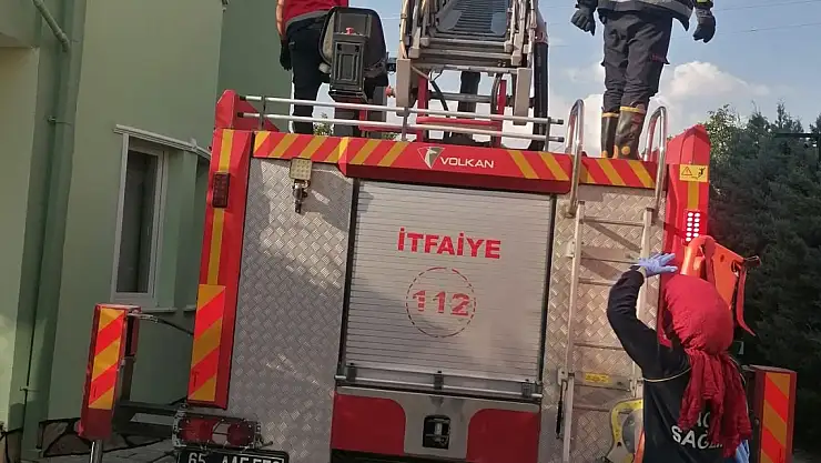 Çatıda boya yaparken elektrik akımına kapıldı