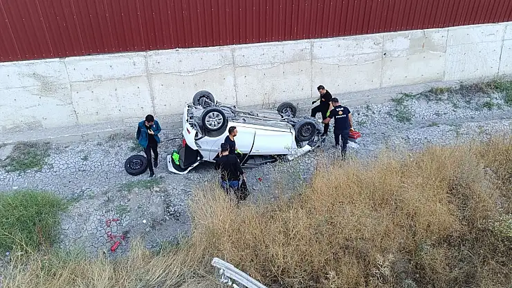 Van'da otomobil takla attı