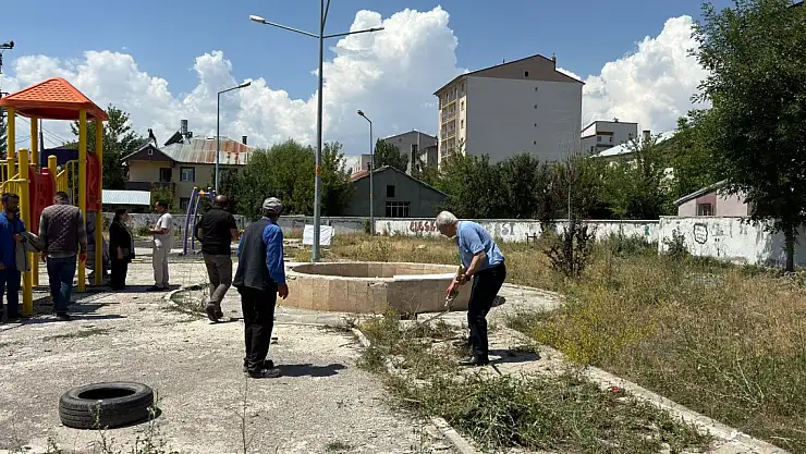 Eleşkirt'te parklar onarılıyor