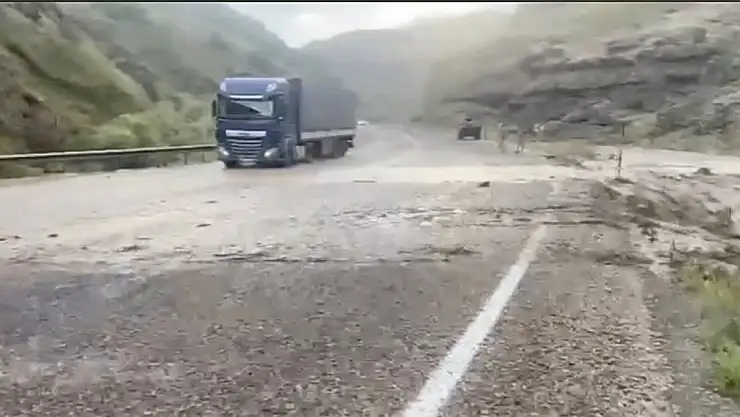 Ağrı'da 2 köyde sel var