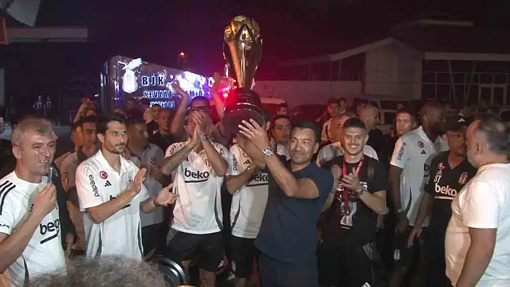 Beşiktaş'ın Süper Kupa galibiyeti taraftarlarla kutlandı