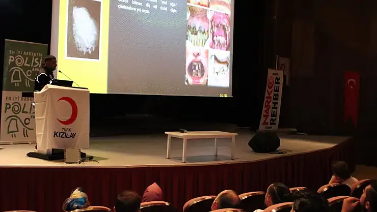 Iğdır'da narkotik polisi uyuşturucu bağımlılığıyla ilgili eğitim verdi