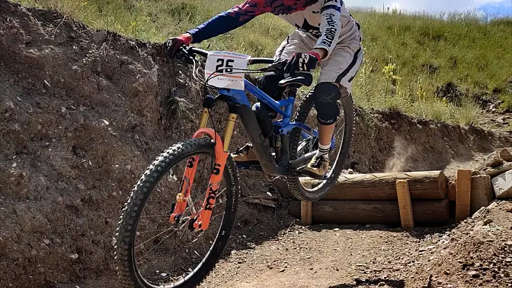 Erzurum'da Downhill Türkiye Şampiyonası nefes kesti