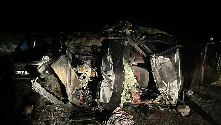 Van'da traktörle kamyonet birbirine girdi: 7 yaralı