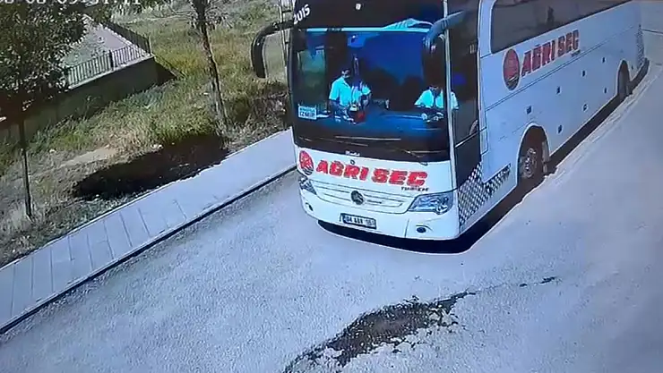 İşte, katliam gibi kazaya neden olan otobüsün Doğubayazıt Otogarı'ndan çıkış anı