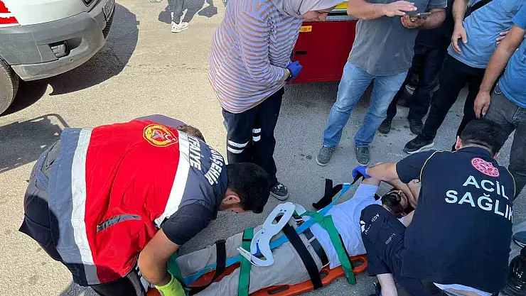 Van'da iki otomobil birbirine girdi