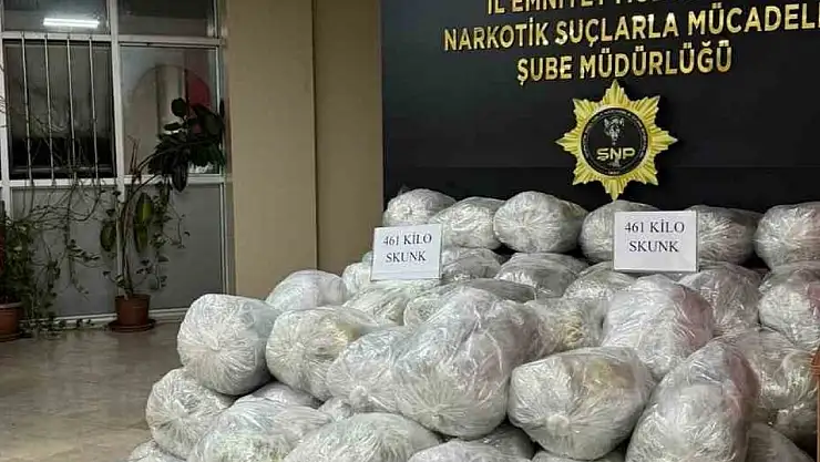 Şüpheli araçtan 461 kilo skunk maddesi çıktı