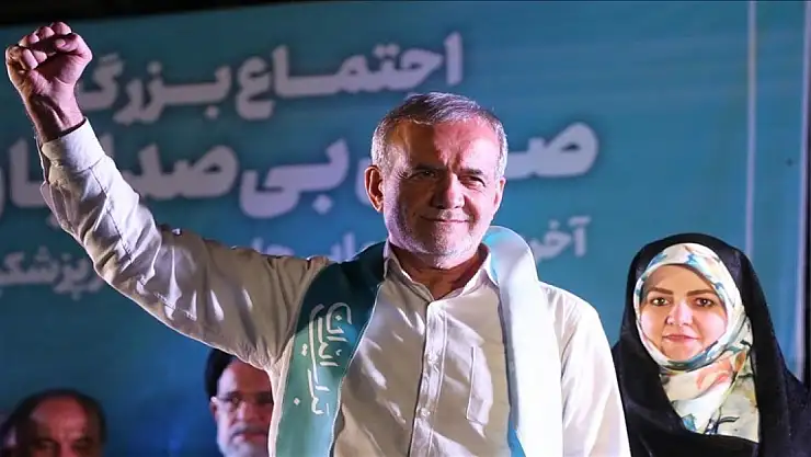 İran'ın yeni Cumhurbaşkanı Pezeşkiyan, kabine listesini meclise sundu