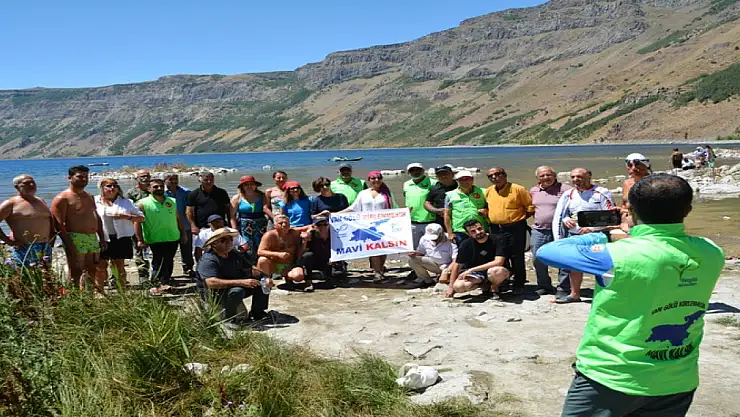 Nemrut Kalderası'nı tanıtmak için krater gölünde yüzdüler