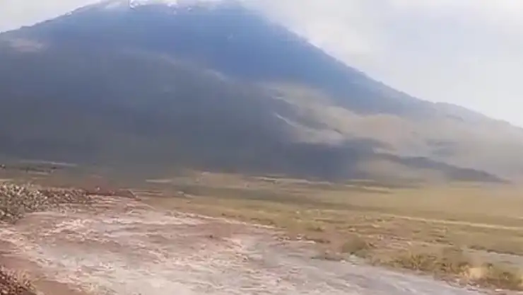 Doğubayazıt'ta Sağanak Yağış Sele Neden Oldu