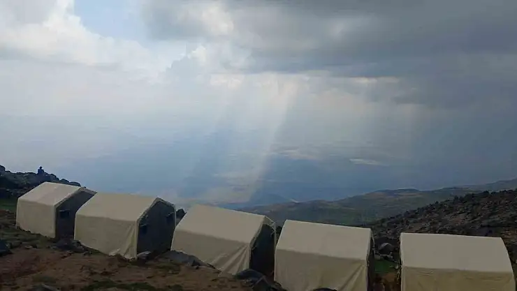 BANDAK Ağrı Dağı'nda Erdinç Yavuz anısına zirve yaptı