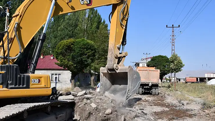 Patnos Belediyesi Asfalt Yenileme Çalışmalarına Devam Ediyor