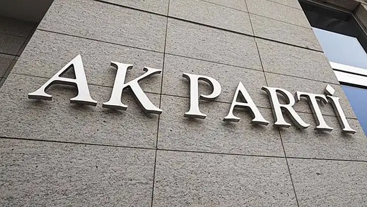 AK Parti'ye 2 milletvekili ve 13 belediye başkanı katıldı