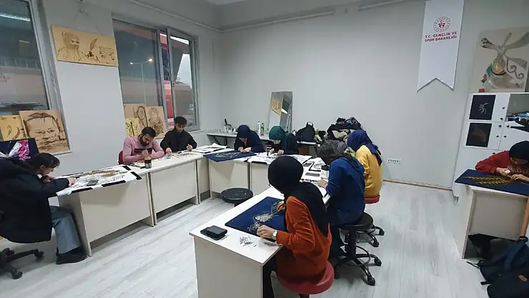 Ağrı Gençlik Merkezi'nde Filografi Kursuna Yoğun İlgi