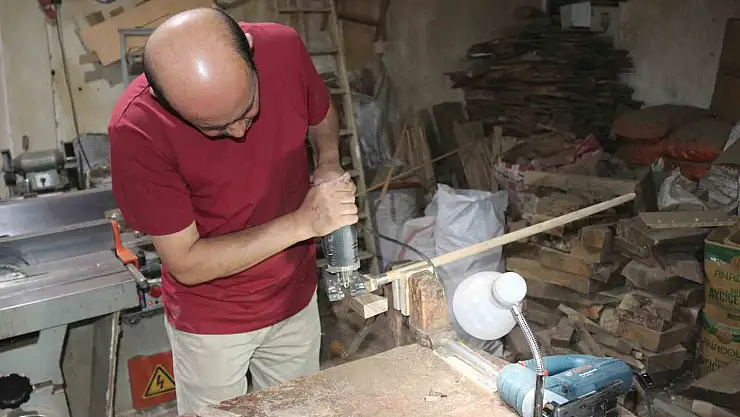 Bitlis'te ceviz ağacından yapılan bastonlar Malazgirt kutlamalarına hazırlanıyor